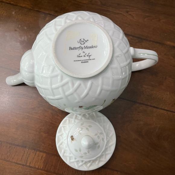 Lenox butterfly meadow large teapot, 7” x 11”. - Picture 9 of 9